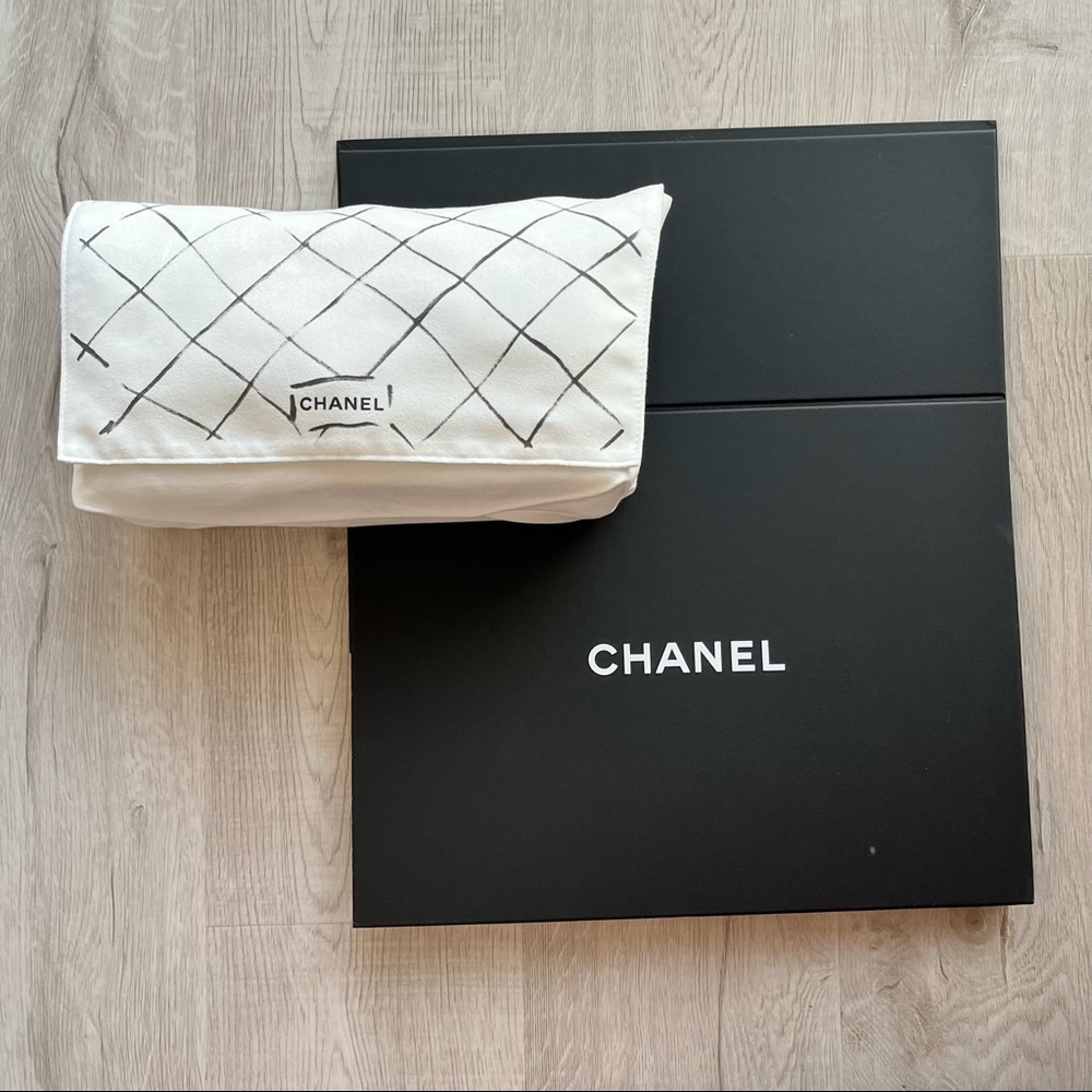 Chanel Spring 2021 Light Purple medium lambskin classic flap bag - Picture 13 of 16